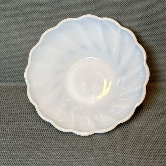 Vintage Hazel Atlas Alpine White Swirl Serving Bowl Milk Glass 1950s Opaque - Picture 3 of 7